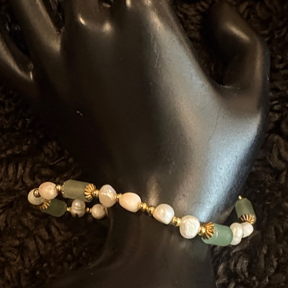 Elegant Pearl and Green Beaded Bracelet | Sophisticated Gold Accents